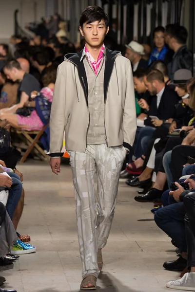 Look 11